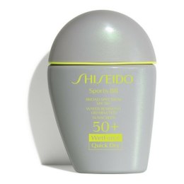 Nawilżający krem koloryzujący Shiseido Sports BB SPF50+ Średni Odcień Spf 50 30 L