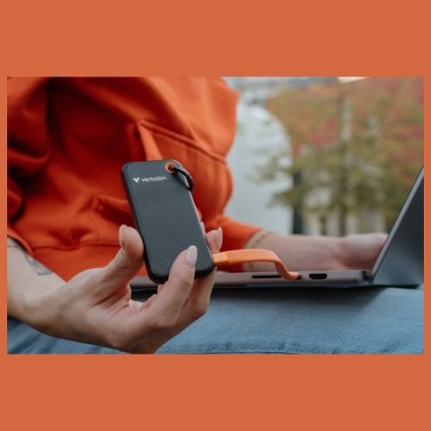 Dysk Zewnętrzny Verbatim Pocket SSD 2TB - brelok do kluczy z kablem USB-C 3.2 gen.2 czarno-pomarańczowy/black-orange 32197