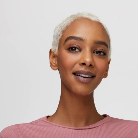 Kompaktowy puder brązujący Essence Sun Club Nº 02-Luminous Ivory 15 g