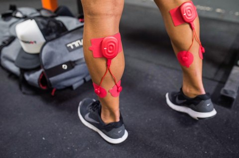 Elektrostymulator mięśni Therabody PowerDot 2.0 Duo czerwony