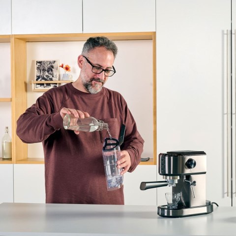 Kolbowy ekspres do kawy Black+Decker BXCO1350E