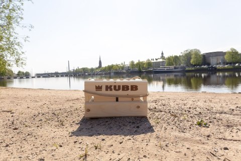 Gra Kubb w kartonowym opakowaniu