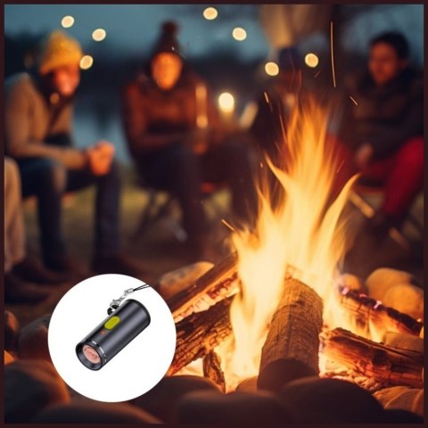 Zestaw akcesoriów 4w1 4smarts Explorer kabel brelok USB-C, adapter USB-C do USB-C, zapalniczka USB-C, latarka USB-C, czarny