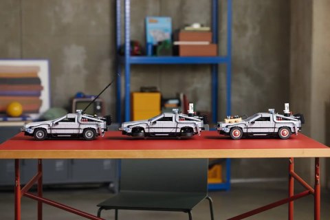 LEGO Creator Expert 10300 - Wehikuł czasu z „Powrotu do przyszłości"