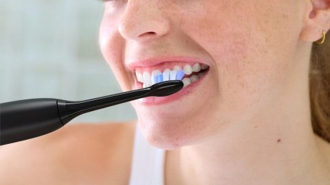 Zestaw 2 końcówek Sensitive Standard HX6052/88 czarny