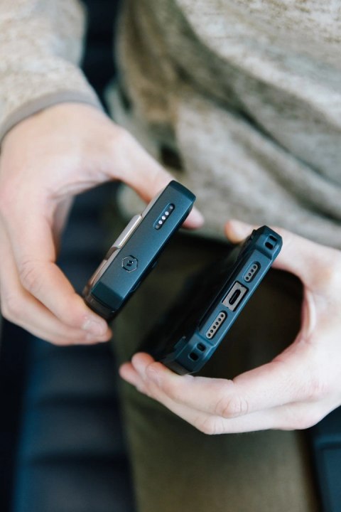 Powerbank UAG Rugged 10K - 10000 mAh z podstawką, ładowanie bezprzewodowe 10W, kompatybilny z MagSafe, kabel w zestawie (black/t