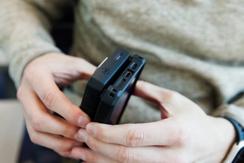 Powerbank UAG Rugged 10K - 10000 mAh z podstawką, ładowanie bezprzewodowe 10W, kompatybilny z MagSafe, kabel w zestawie (black/t