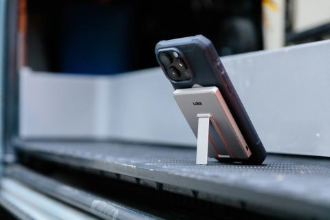 Powerbank UAG Ultra Slim 5K - powerbank 5000 mAh z podstawką, ładowanie bezprzewodowe 10W, kompatybilny z MagSafe, kabel w zesta