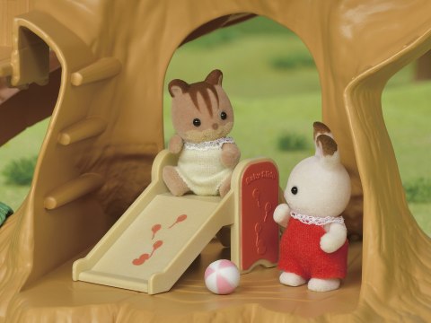 Sylvanian Families Wyjątkowy domek na drzewie 05450