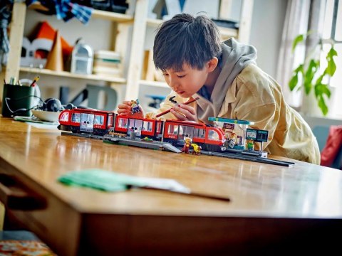 LEGO City 60423 - Tramwaj miejski ze stacją