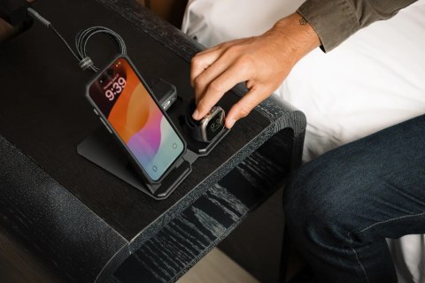 UAG 3in1 Travel Charger - bezprzewodowa ładowarka podróżna do trzech urządzeń 15W, kompatybilna z MagSafe, kabel, wtyczki i orga