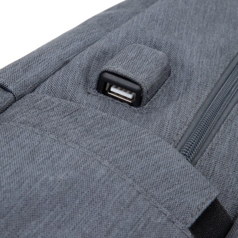 RIVACASE PLECAK NA LAPTOP 17,3" PRATER, 20L, CIEMNOSZARY, ANTYKRADZIEŻOWY, MATERIAŁ WODOODPORNY, PRZELOTKA USB