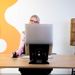 Podstawka do laptopa 10-20 Max.5KG Alu Riser czarna