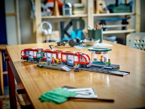 LEGO City 60423 - Tramwaj miejski ze stacją