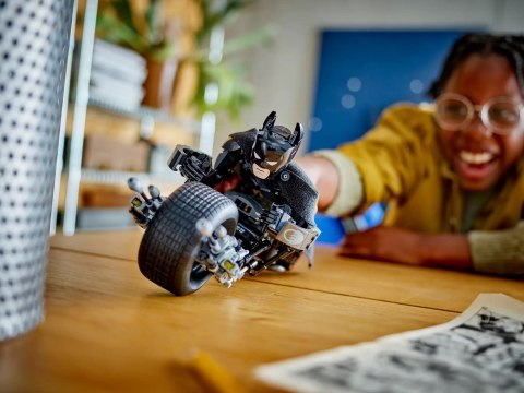 LEGO DC Super Heroes 76273 - Figurka Batmana do zbudowania i batcykl
