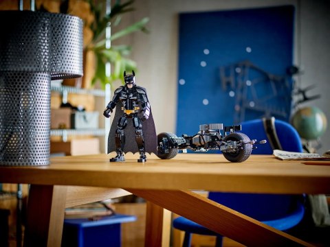 LEGO DC Super Heroes 76273 - Figurka Batmana do zbudowania i batcykl