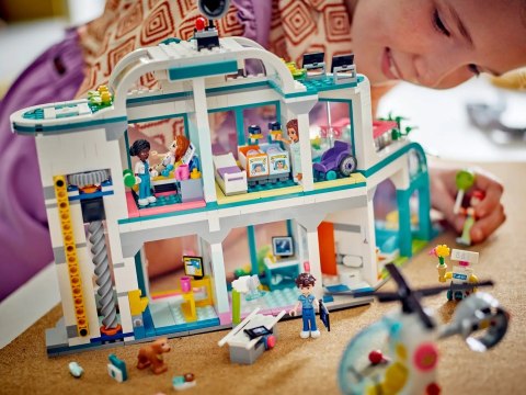 LEGO Friends 42621 Szpital w mieście Heartlake