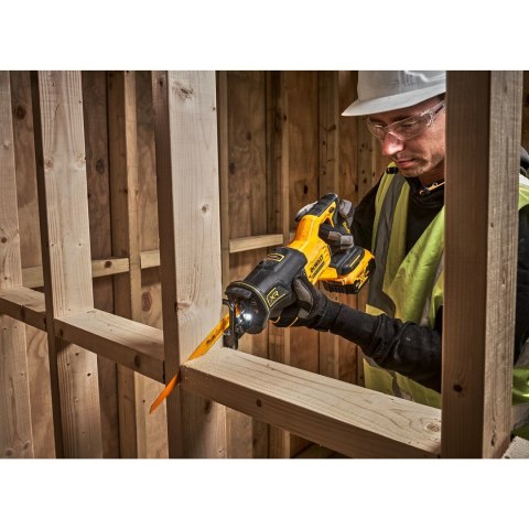 Pilarka szablasta z silnikiem bezszczotkowym 18V DCS382N DEWALT