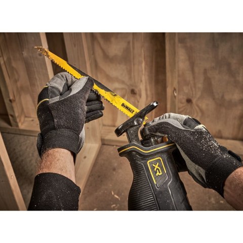 Pilarka szablasta z silnikiem bezszczotkowym 18V DCS382N DEWALT