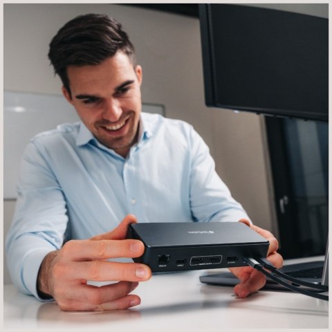 Adapter Verbatim stacja dokująca USB-C Pro 15w1 2xHDMI/1xRJ45/4xUSB-A/3xUSB-C/1xSD/1xmicroSD/1xAudio/1xDisplayPort/1xSSD szary