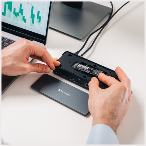 Adapter Verbatim stacja dokująca USB-C Pro 15w1 2xHDMI/1xRJ45/4xUSB-A/3xUSB-C/1xSD/1xmicroSD/1xAudio/1xDisplayPort/1xSSD szary