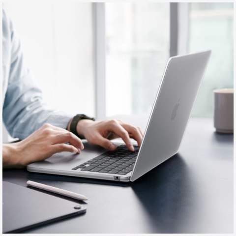 Etui Spigen AirSkin do MacBook Air 13" M2-M5 2023-2026 frost clear